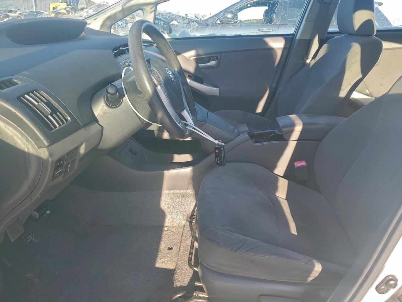 2010 TOYOTA PRIUS photo 7