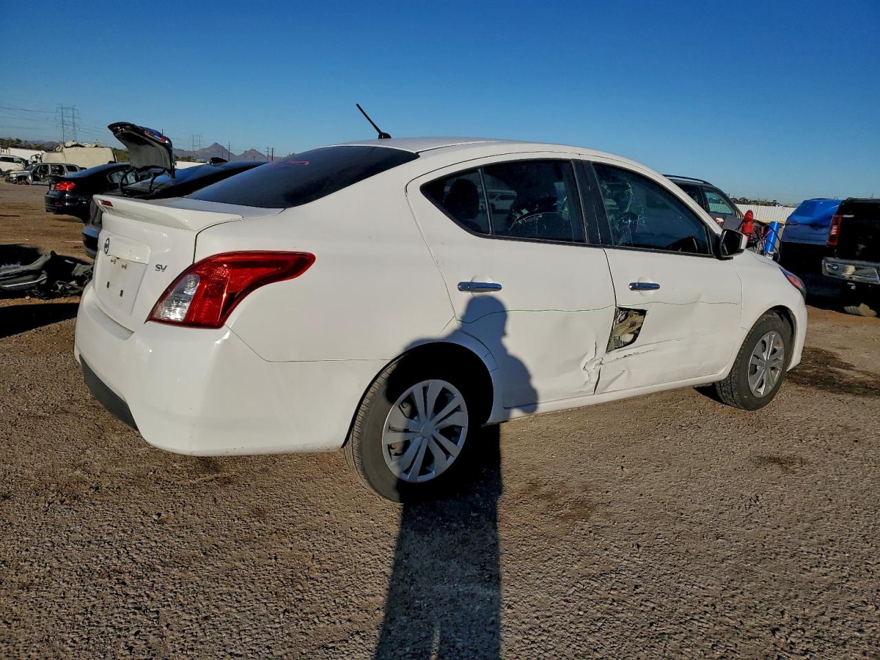 2018 NISSAN VERSA S photo 3