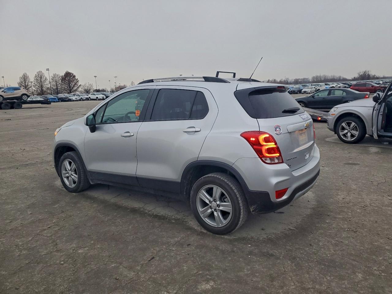 2021 CHEVROLET TRAX 1LT photo 4