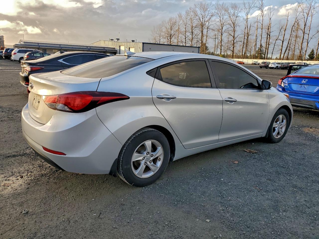 2015 HYUNDAI ELANTRA SE photo 3