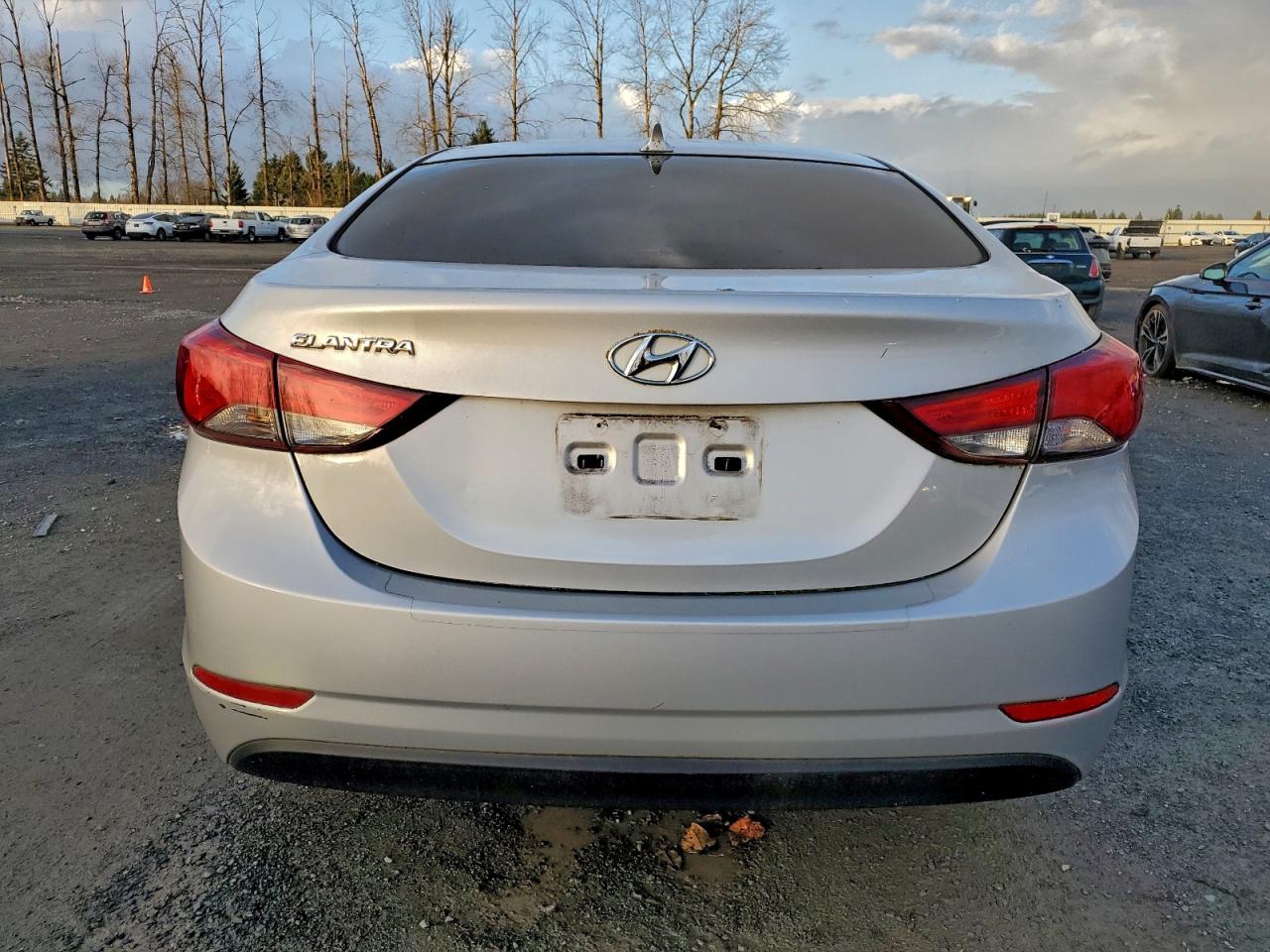 2015 HYUNDAI ELANTRA SE photo 6