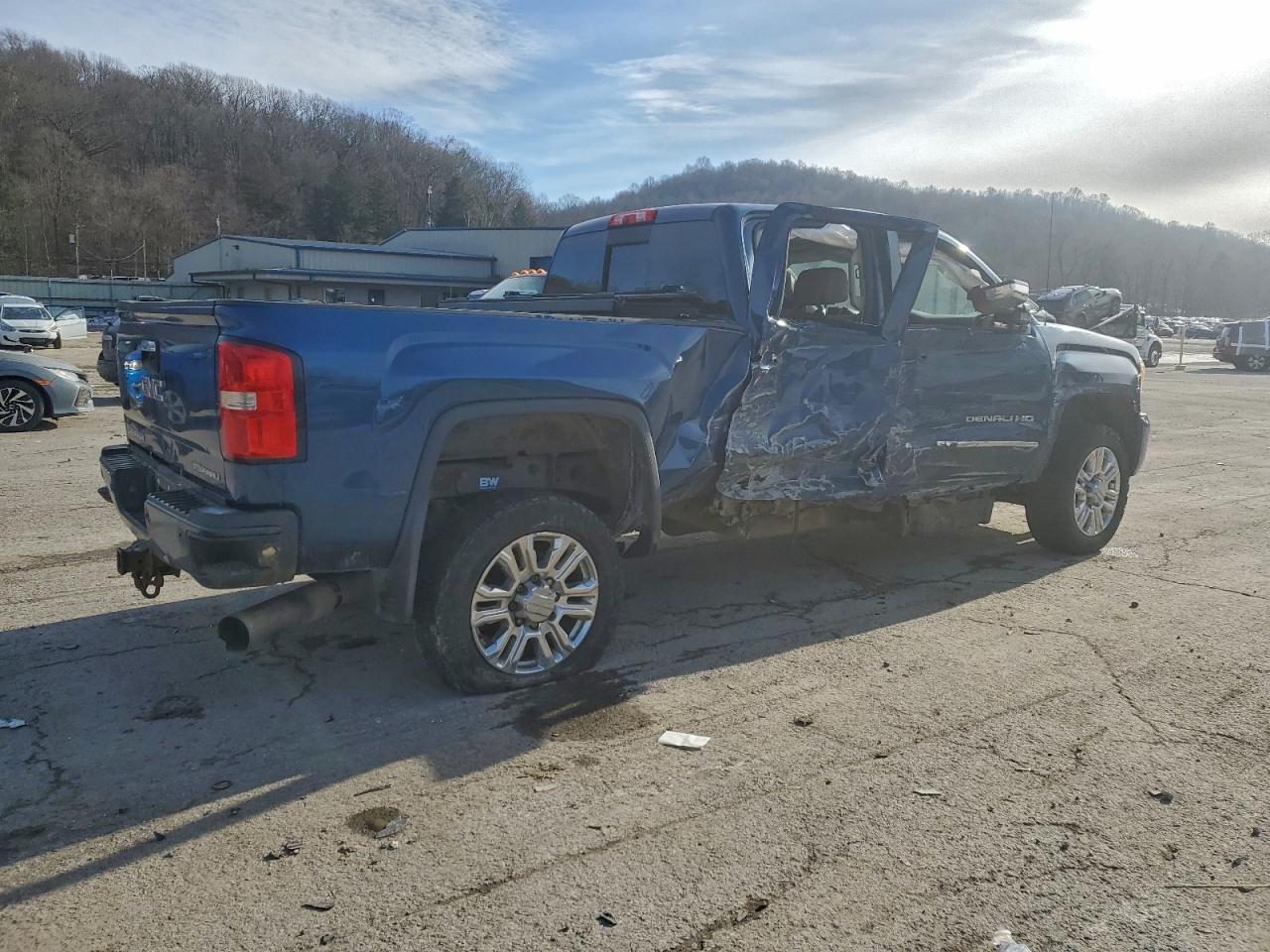 2015 GMC SIERRA K2500 DENALI photo 3
