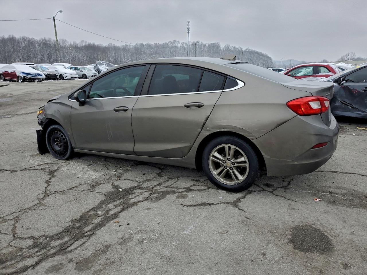 2017 CHEVROLET CRUZE LT photo 2