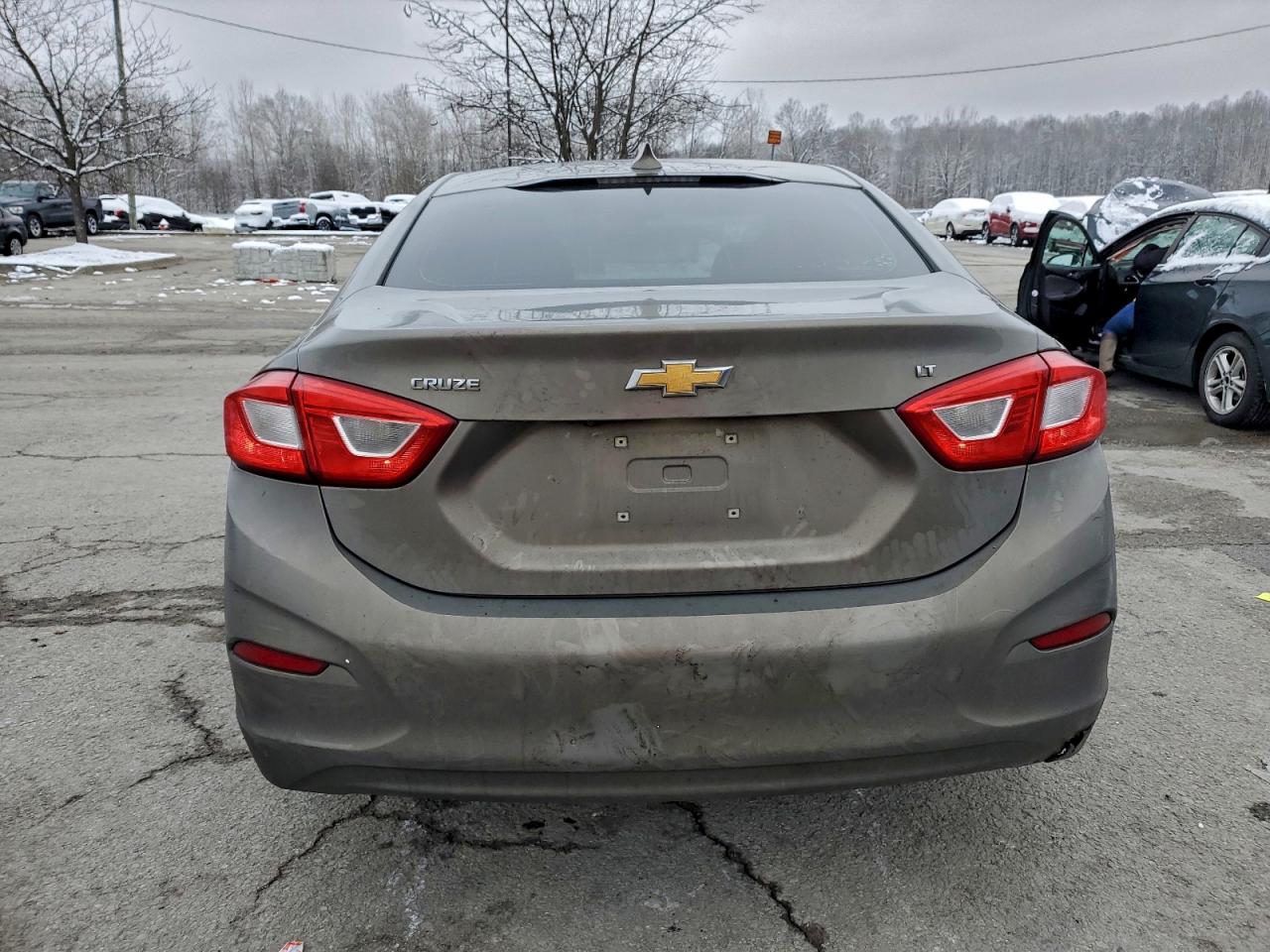 2017 CHEVROLET CRUZE LT photo 6