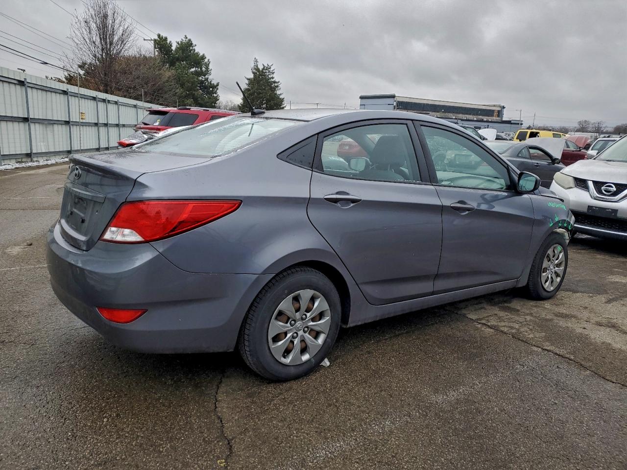 2017 HYUNDAI ACCENT SE photo 3