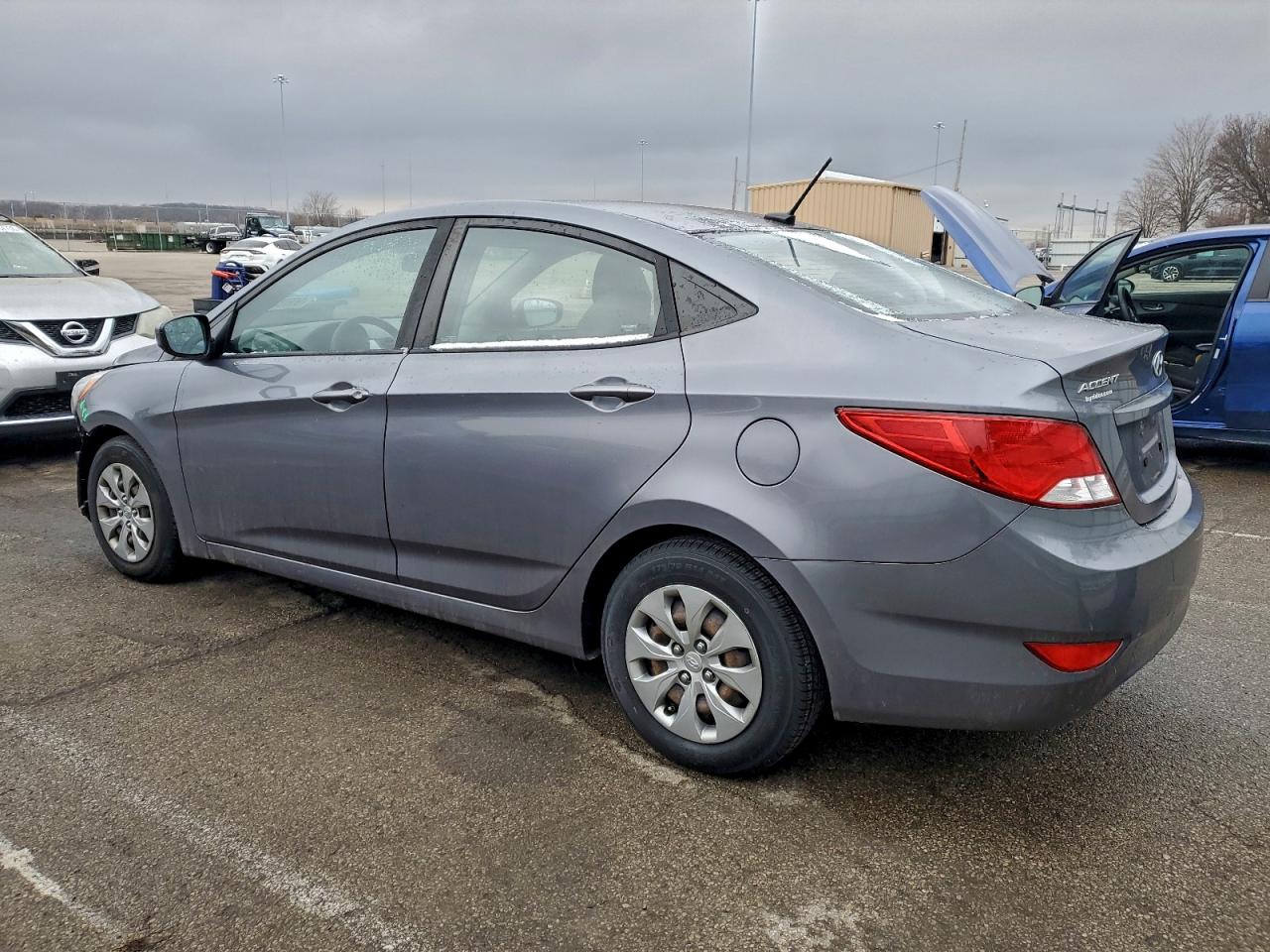 2017 HYUNDAI ACCENT SE photo 2