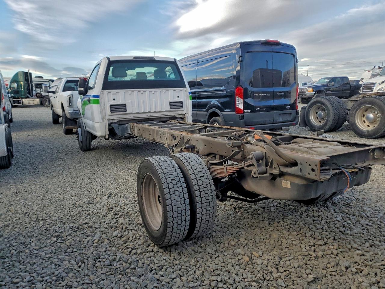 2019 FORD F550 SUPER DUTY TRUCK CAB AND CHASSIS photo 2