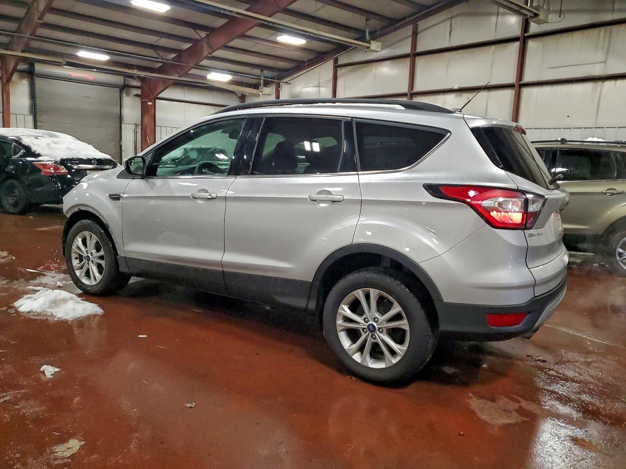2018 FORD ESCAPE SE photo 2