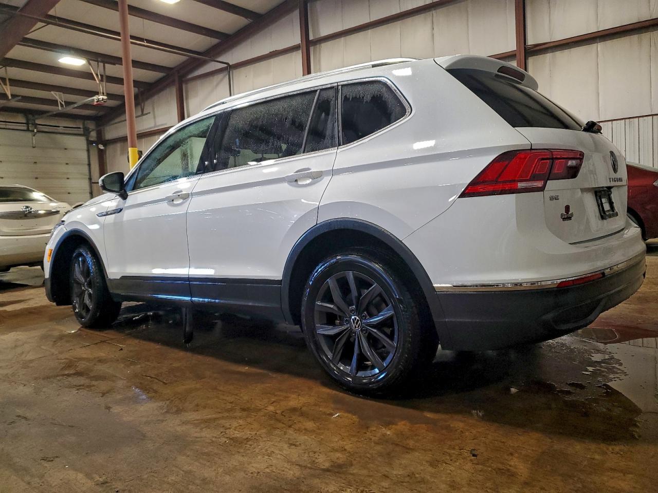 2024 VOLKSWAGEN TIGUAN SE photo 2