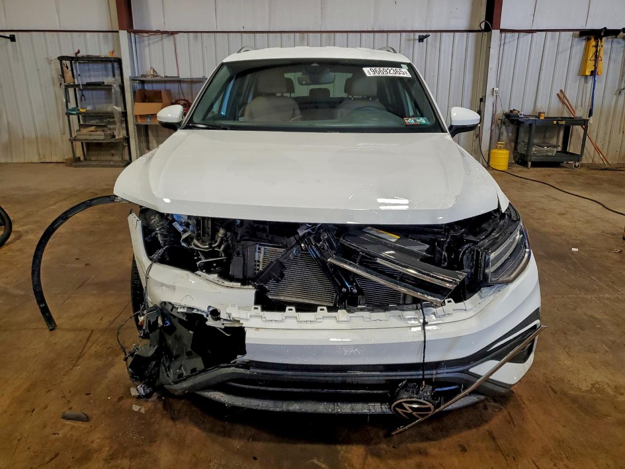 2024 VOLKSWAGEN TIGUAN SE photo 5