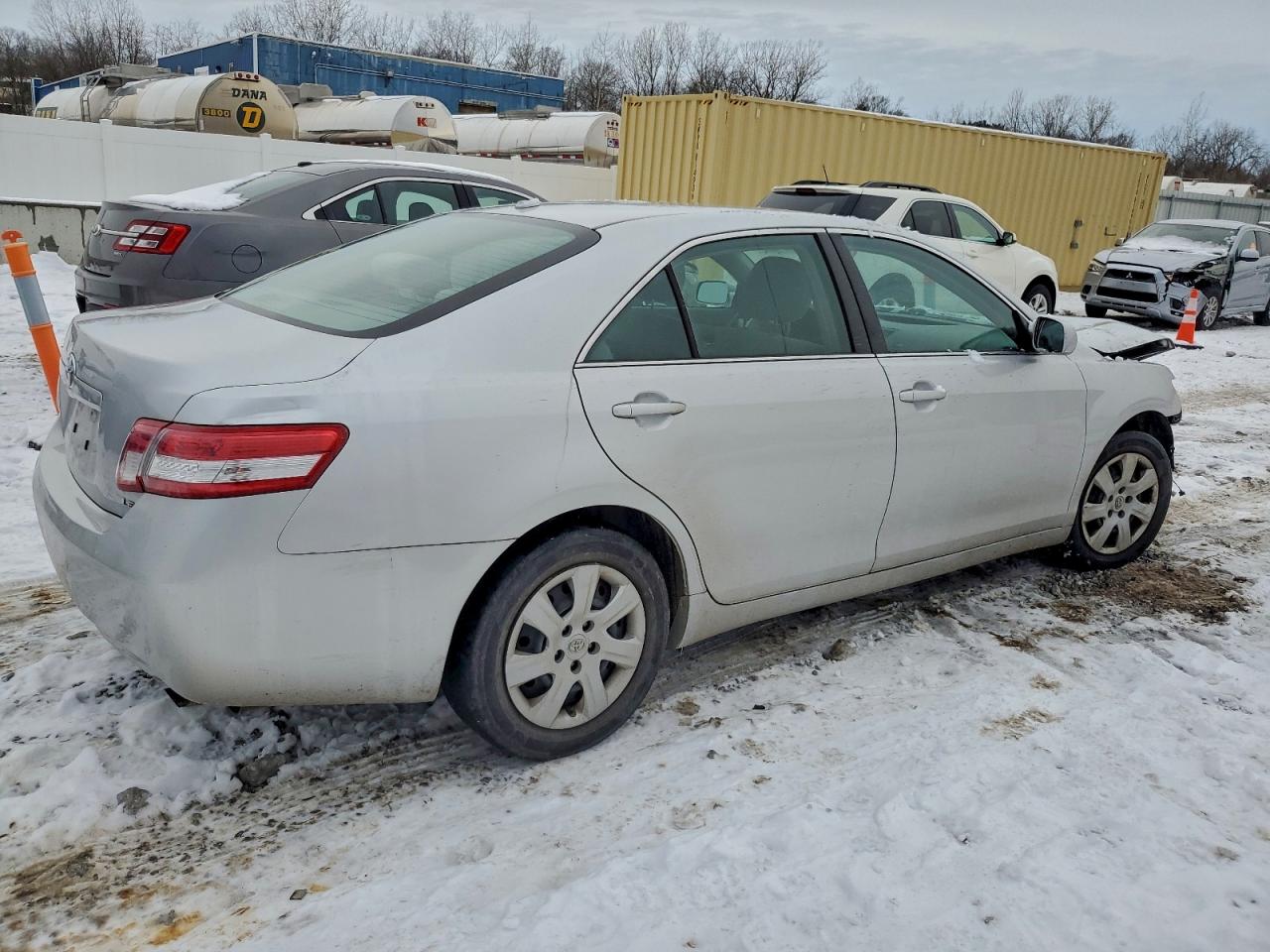 2011 TOYOTA CAMRY BASE photo 3