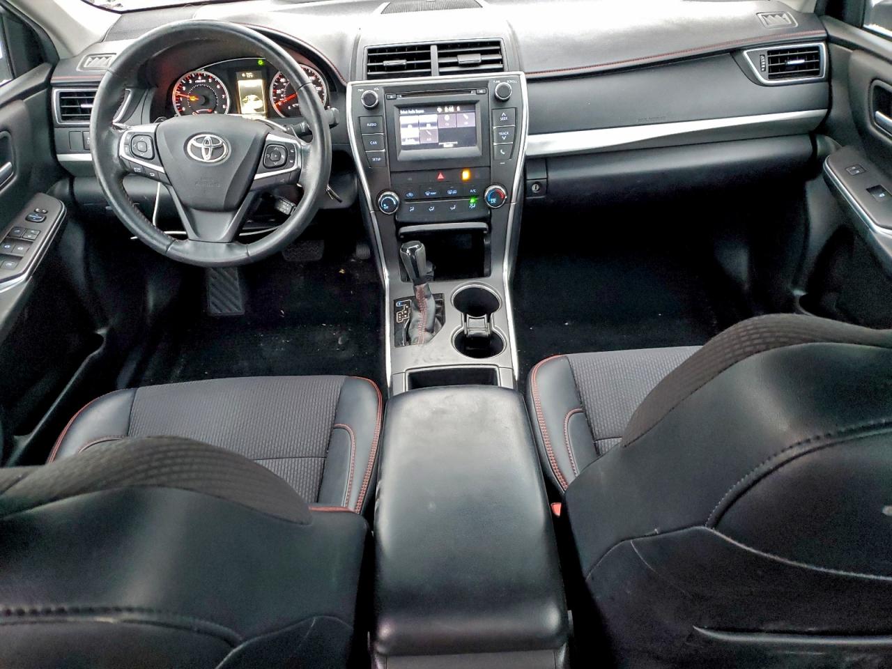 2017 TOYOTA CAMRY LE photo 8