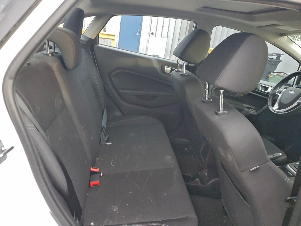 2015 FORD FIESTA SE photo 10