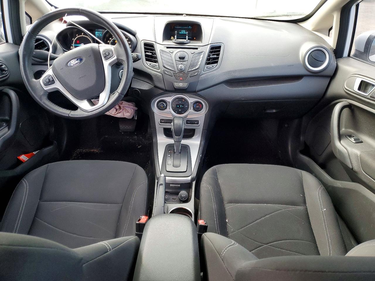 2015 FORD FIESTA SE photo 8
