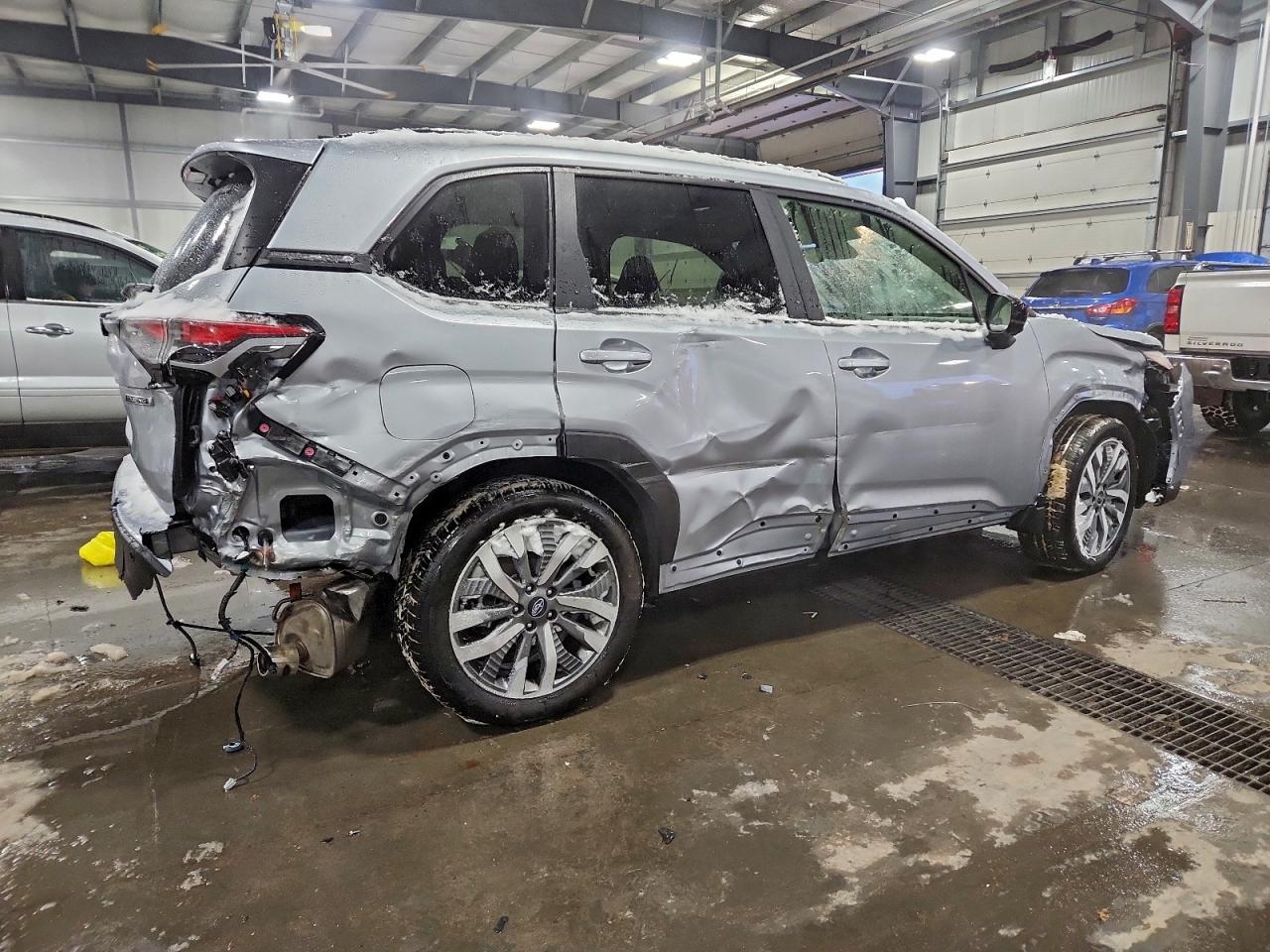 2025 SUBARU FORESTER TOURING photo 3