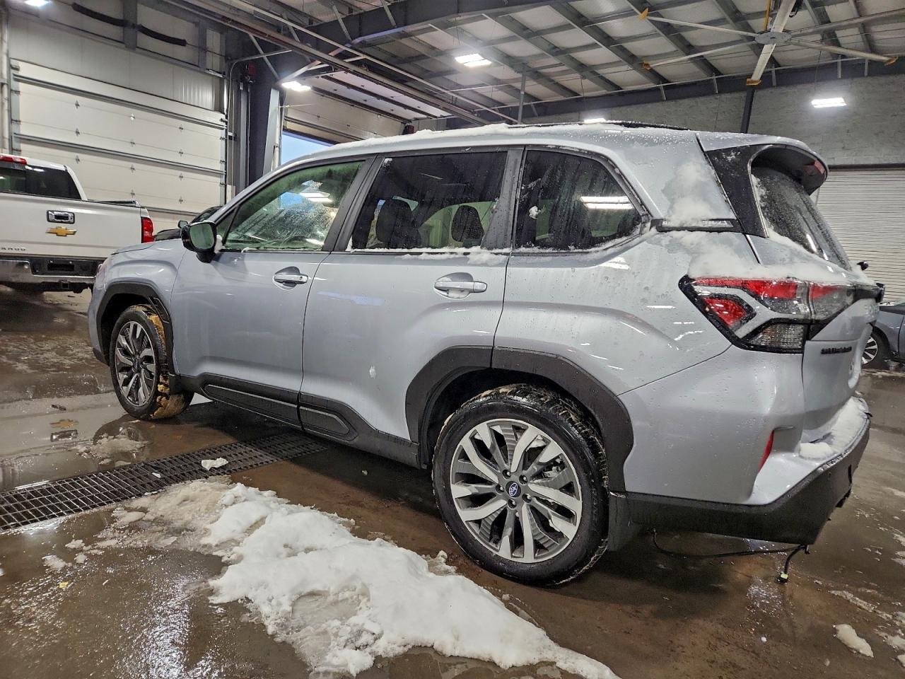 2025 SUBARU FORESTER TOURING photo 2