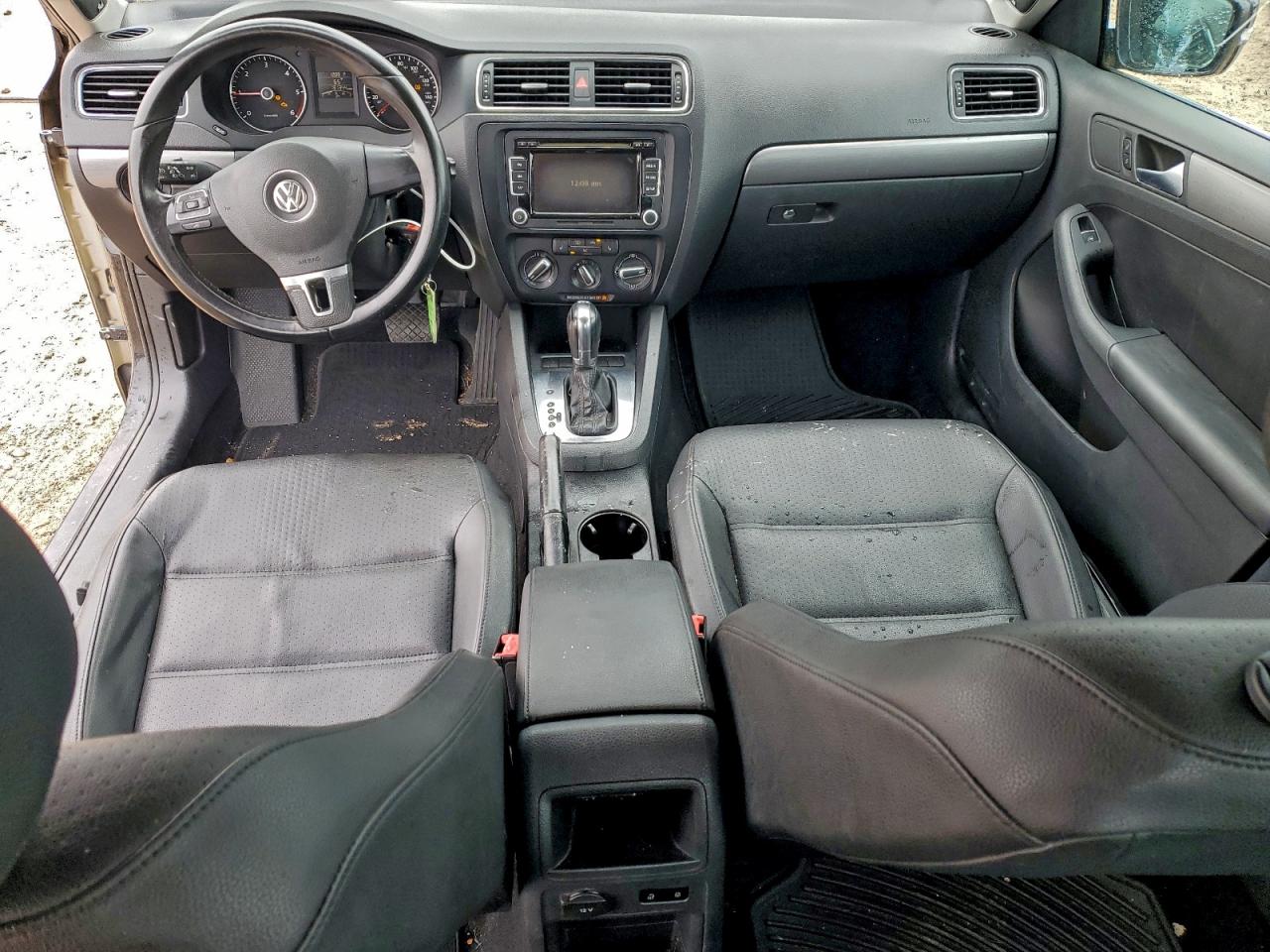 2013 VOLKSWAGEN JETTA TDI photo 8
