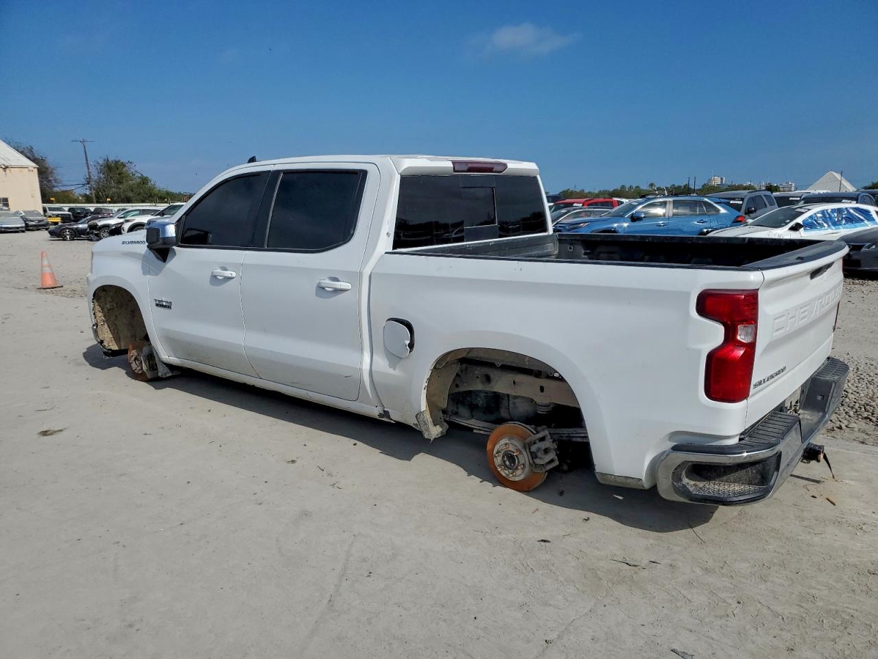 2021 CHEVROLET SILVERADO C1500 LT photo 2