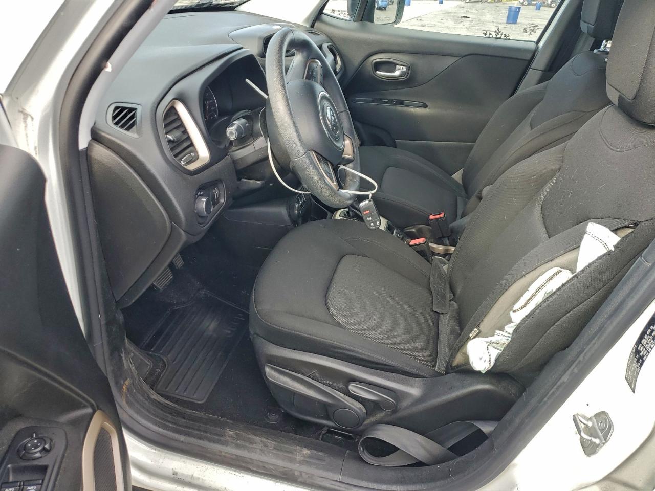 2017 JEEP RENEGADE SPORT photo 7
