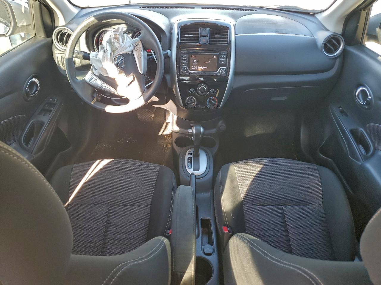 2018 NISSAN VERSA S photo 8