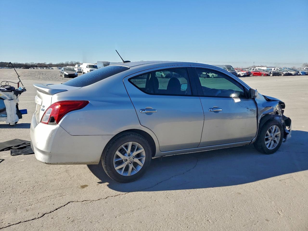 2018 NISSAN VERSA S photo 3