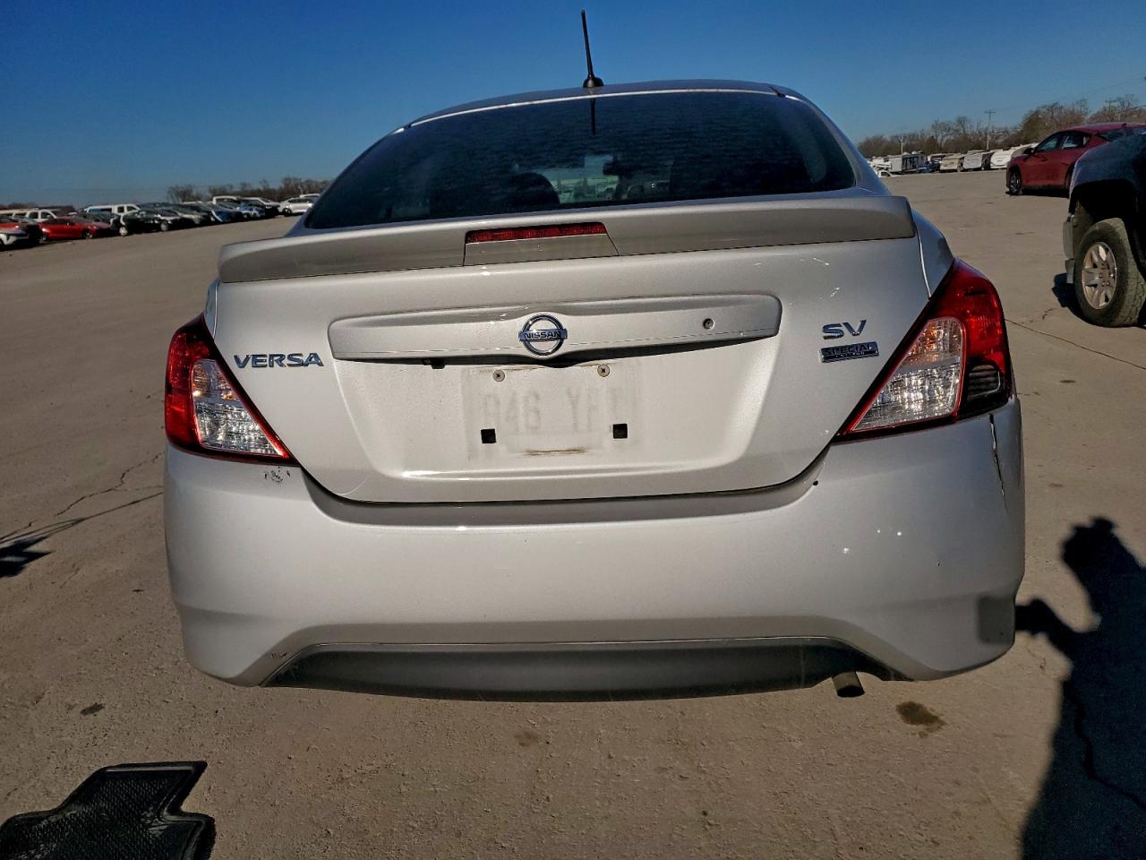 2018 NISSAN VERSA S photo 6