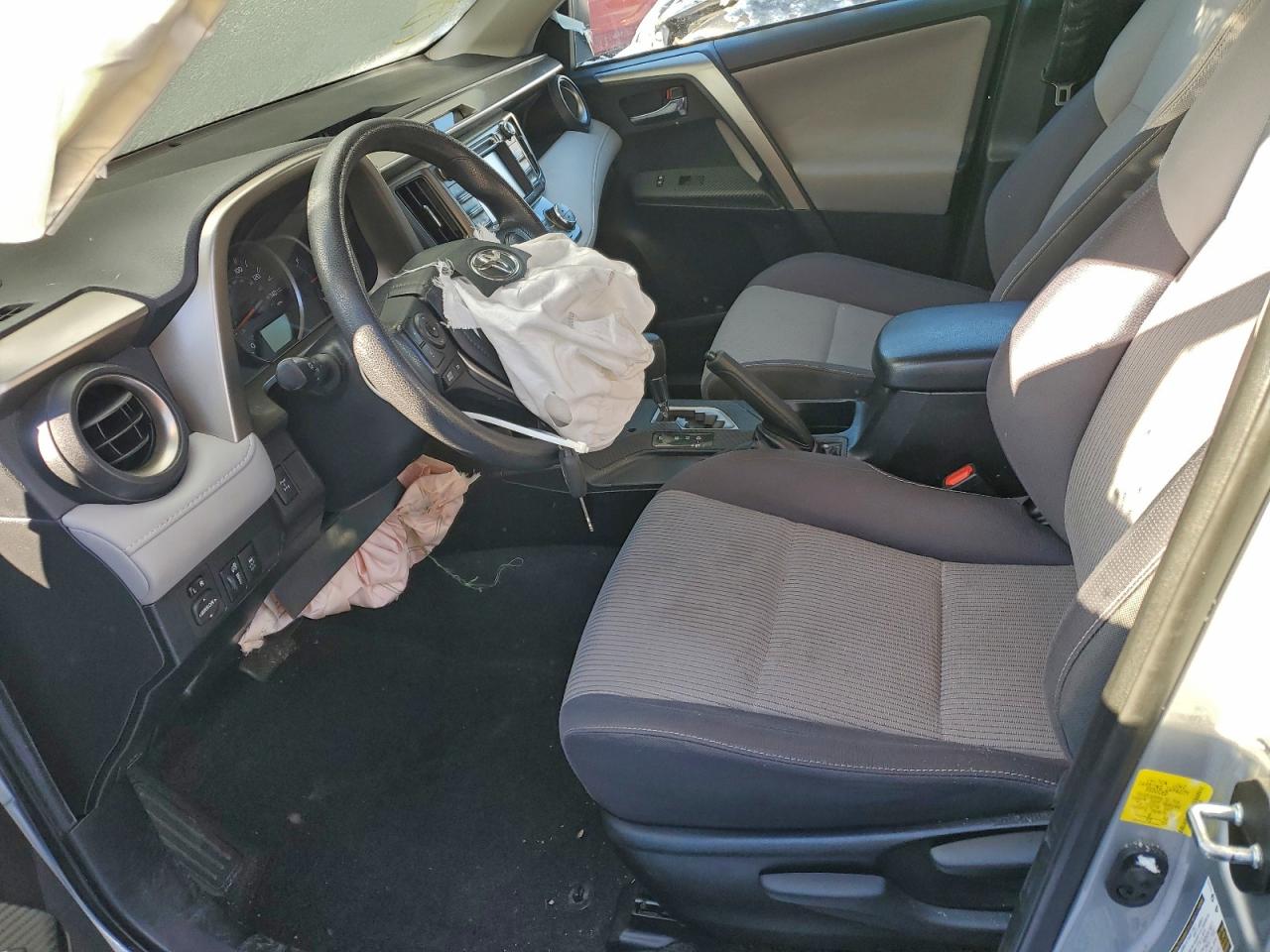 2014 TOYOTA RAV4 XLE photo 7