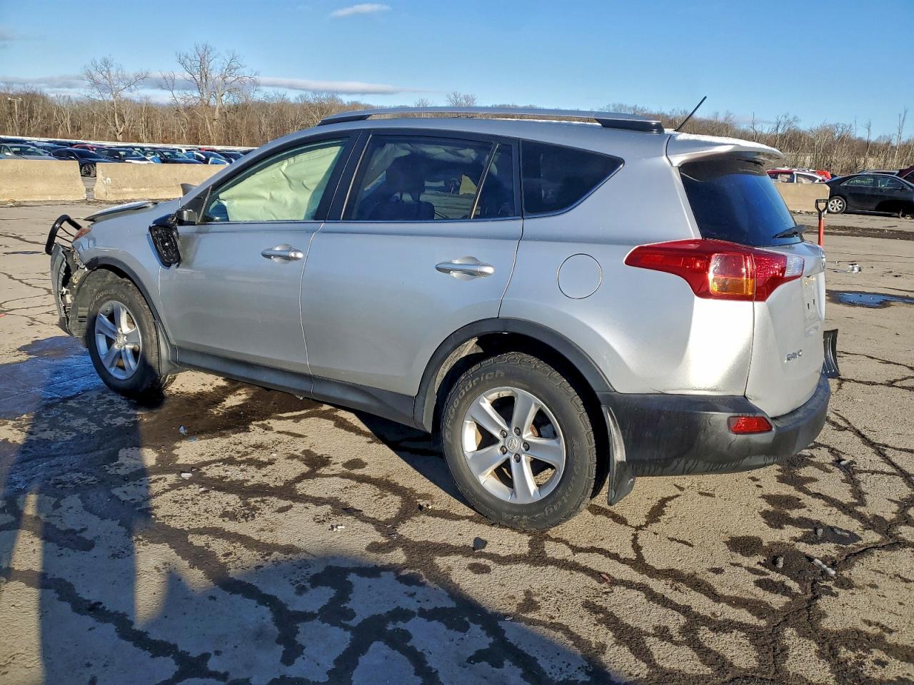 2014 TOYOTA RAV4 XLE photo 2