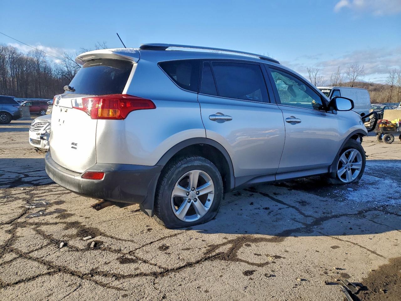 2014 TOYOTA RAV4 XLE photo 3
