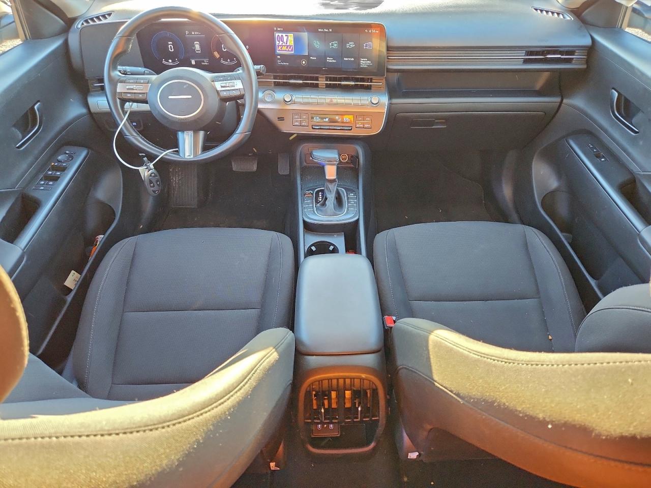 2024 HYUNDAI KONA SEL photo 8