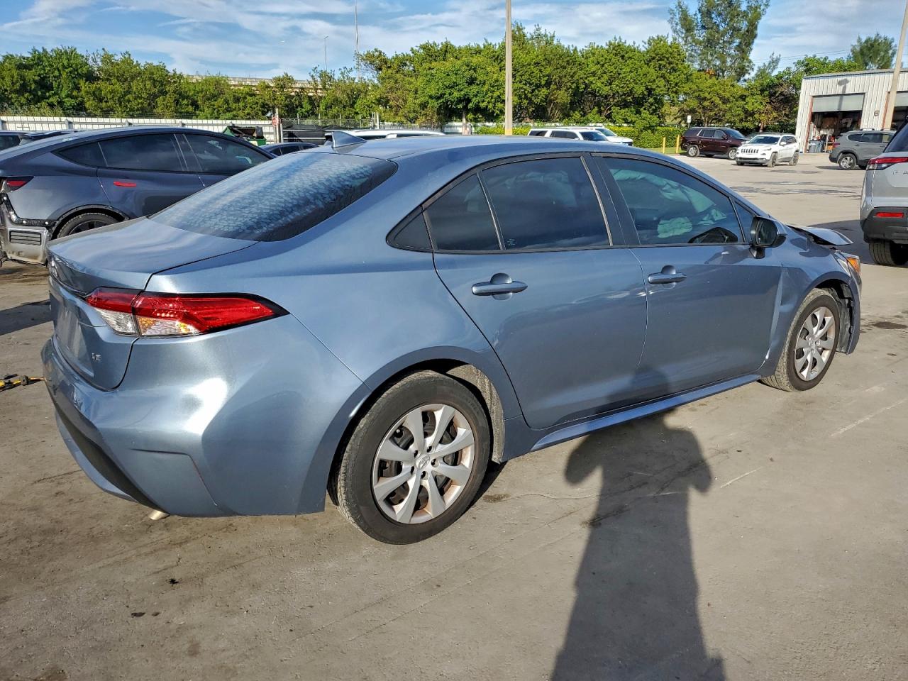 2021 TOYOTA COROLLA LE photo 3