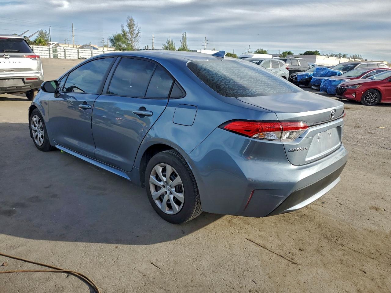 2021 TOYOTA COROLLA LE photo 2
