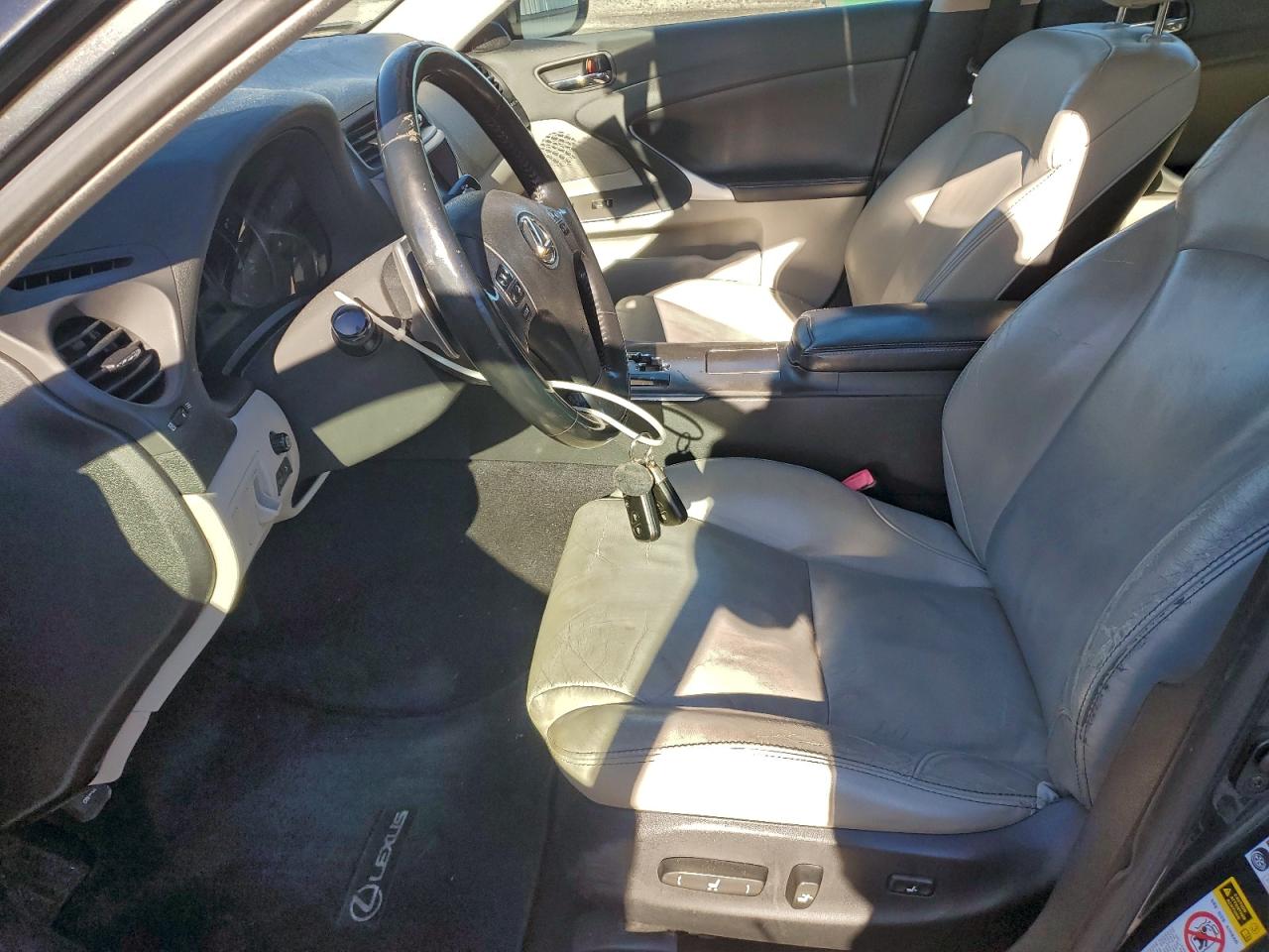 2010 LEXUS IS 250 photo 7