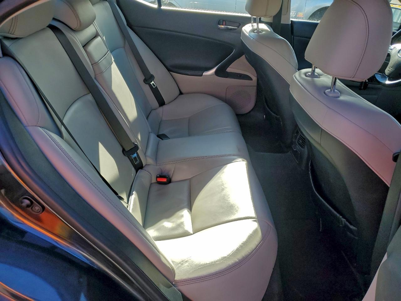 2010 LEXUS IS 250 photo 10