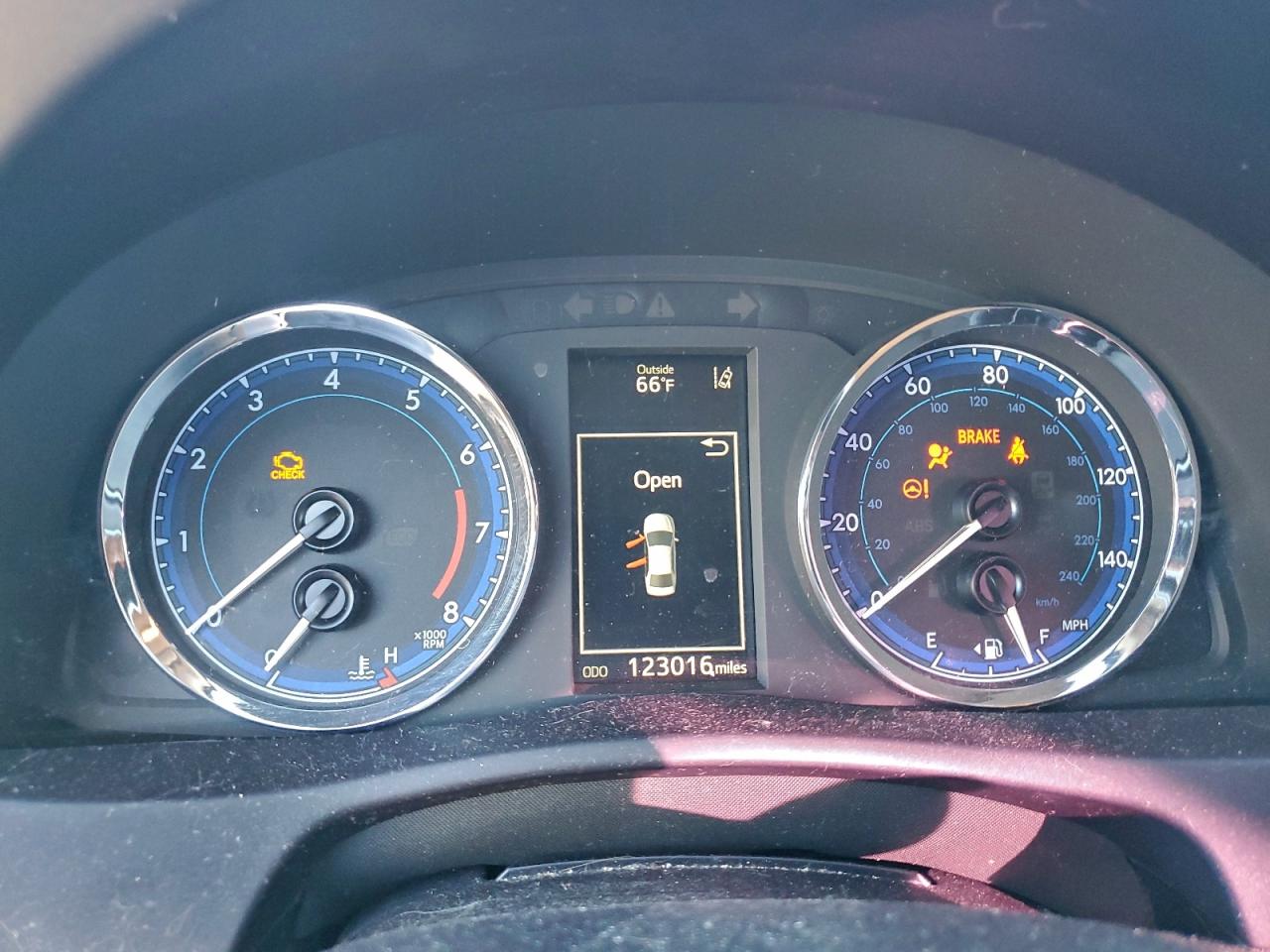 2018 TOYOTA COROLLA L photo 9
