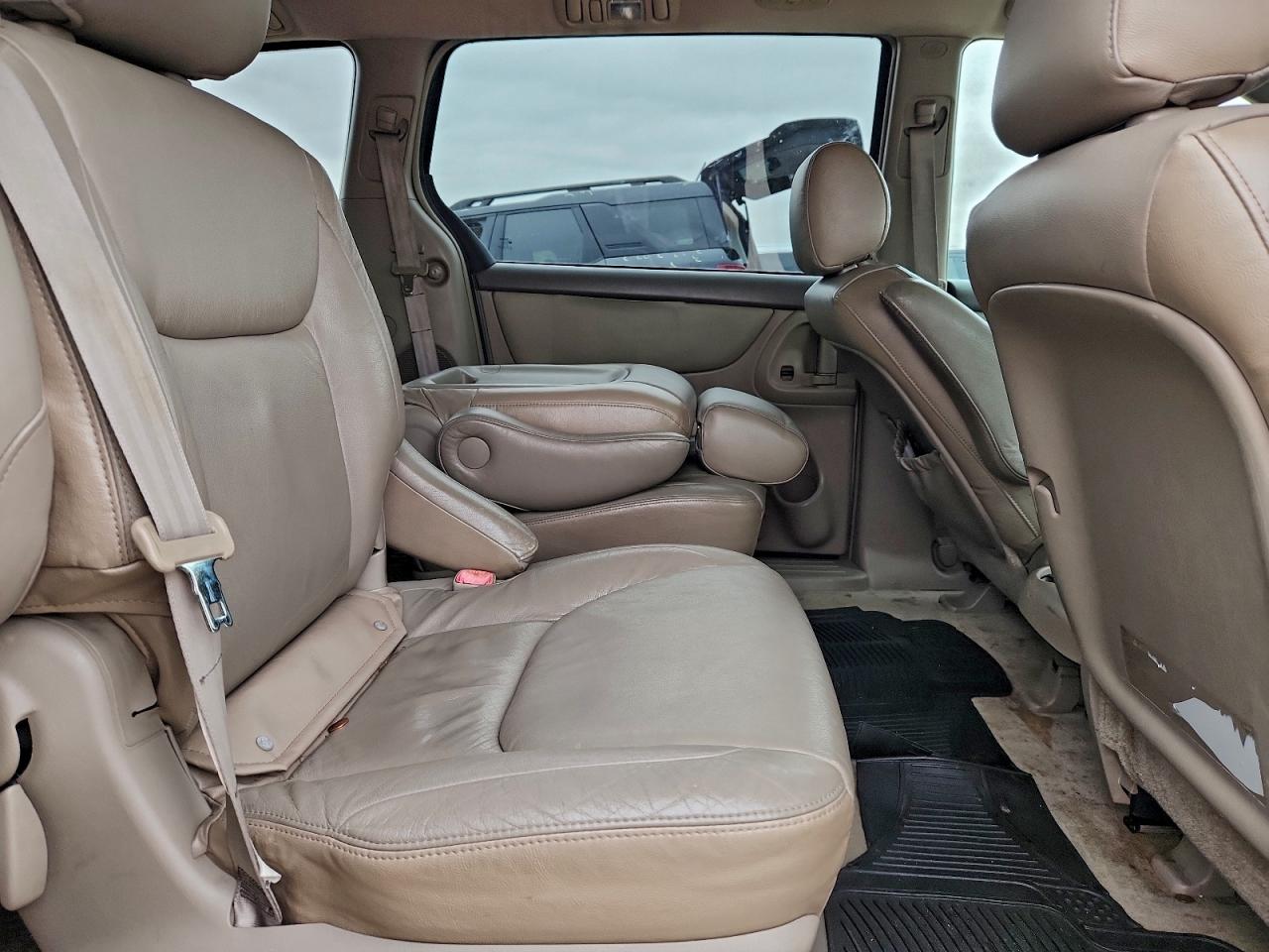 2006 TOYOTA SIENNA CE photo 31