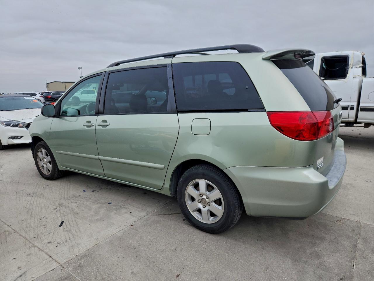 2006 TOYOTA SIENNA CE photo 4