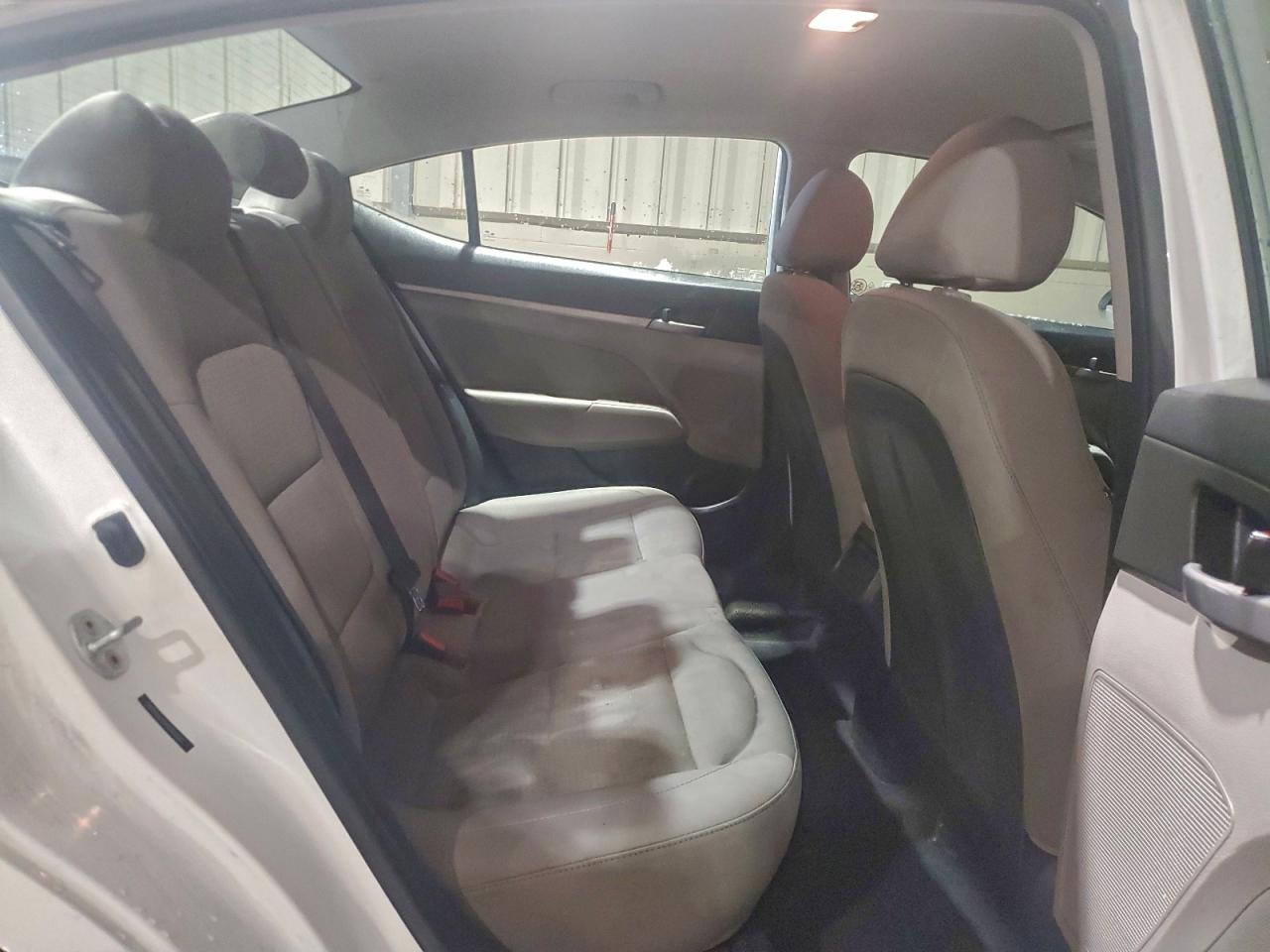 2017 HYUNDAI ELANTRA SE photo 10