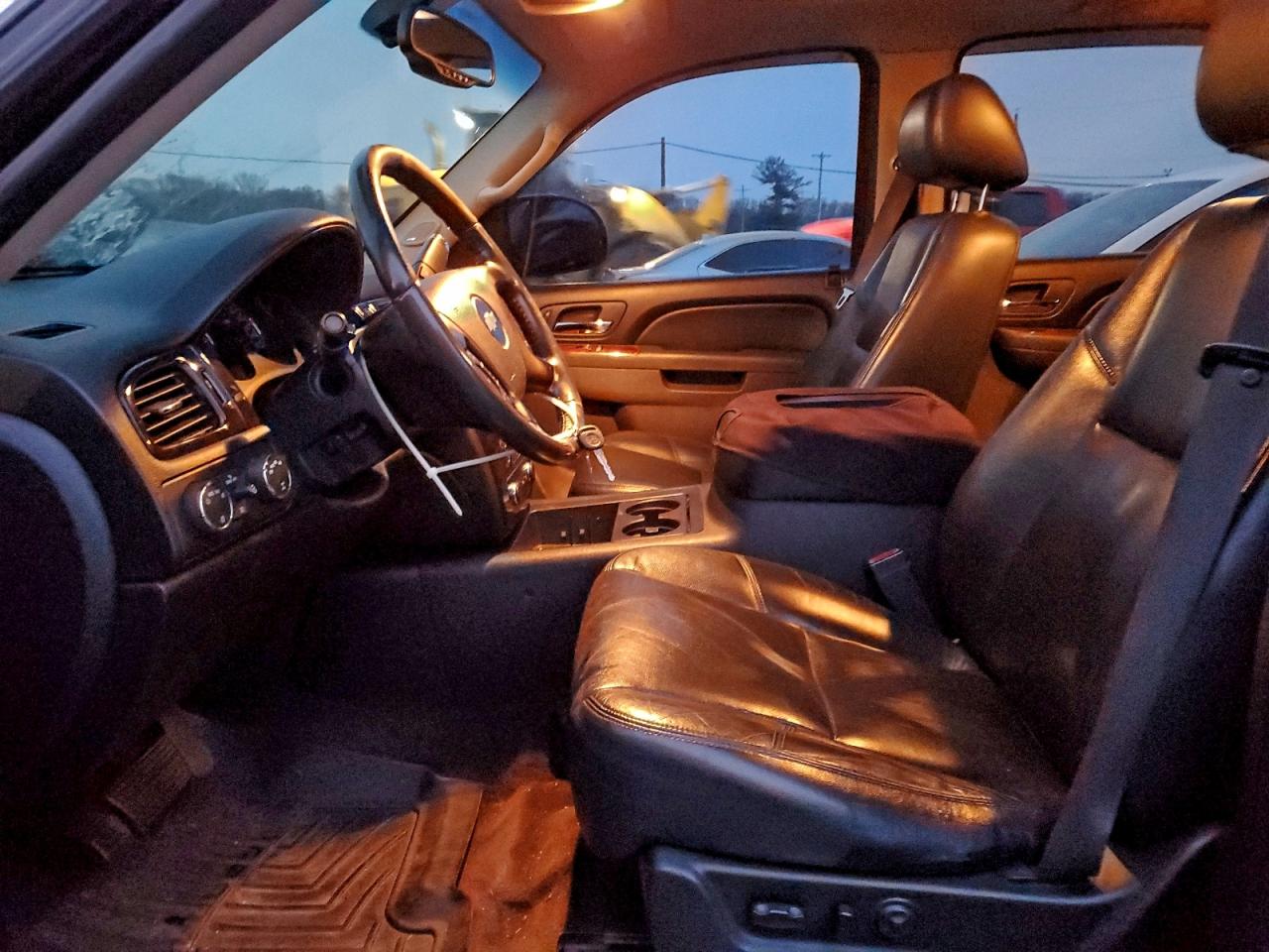 2011 CHEVROLET TAHOE K1500 LTZ photo 7