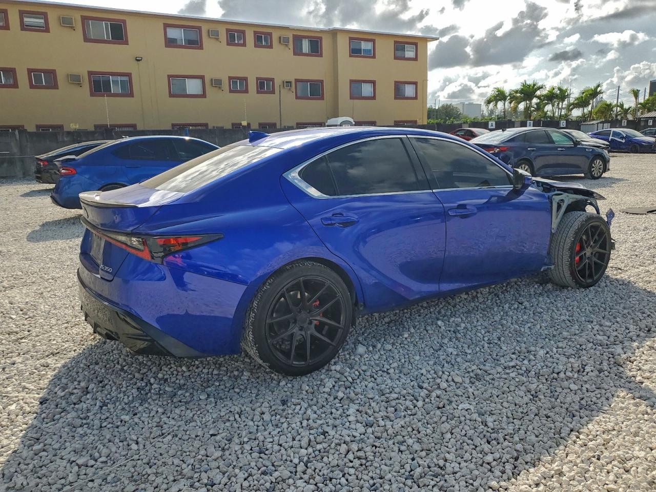 2023 LEXUS IS 350 F SPORT DESIGN photo 3