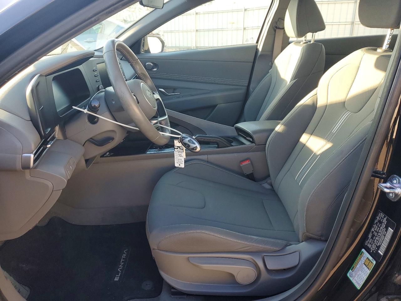 2025 HYUNDAI ELANTRA SEL SPORT photo 7