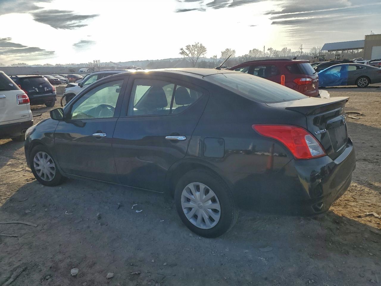 2018 NISSAN VERSA S photo 3