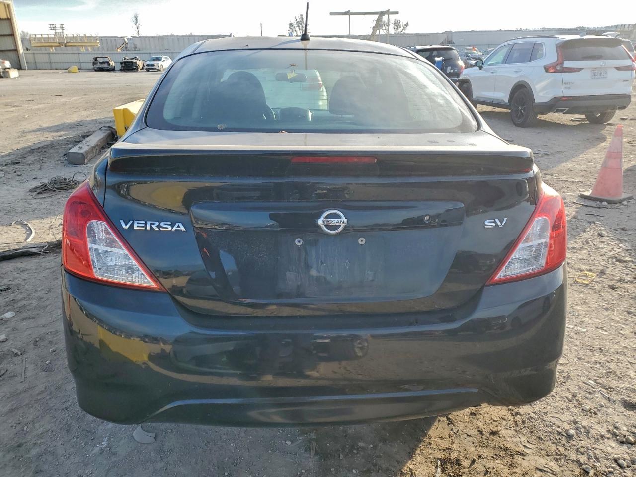 2018 NISSAN VERSA S photo 11