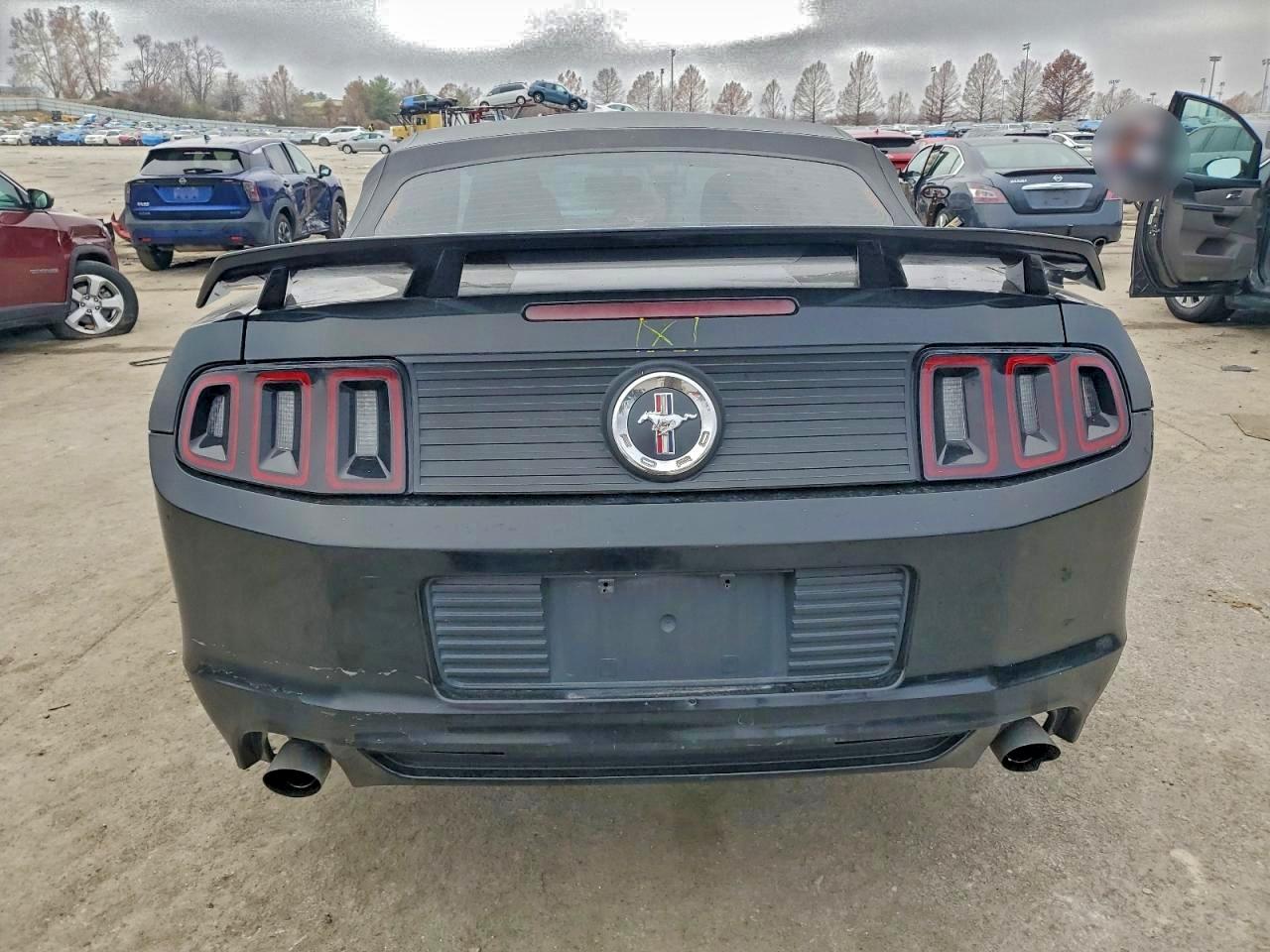 2013 FORD MUSTANG photo 6