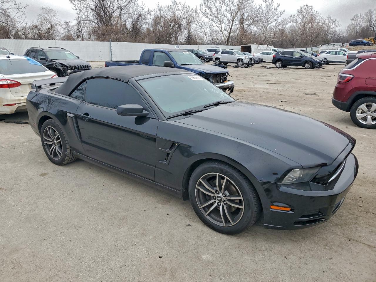 2013 FORD MUSTANG photo 4