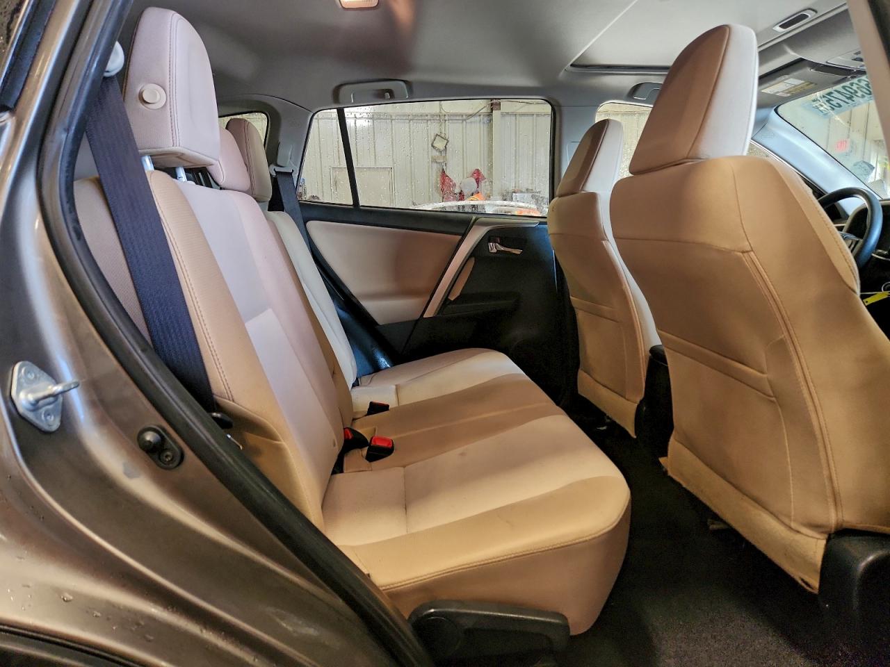 2015 TOYOTA RAV4 XLE photo 10