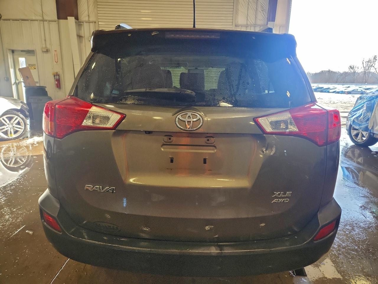 2015 TOYOTA RAV4 XLE photo 6