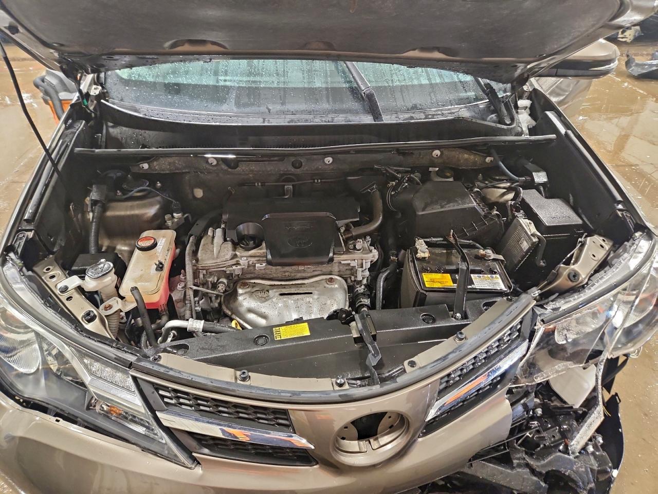 2015 TOYOTA RAV4 XLE photo 11