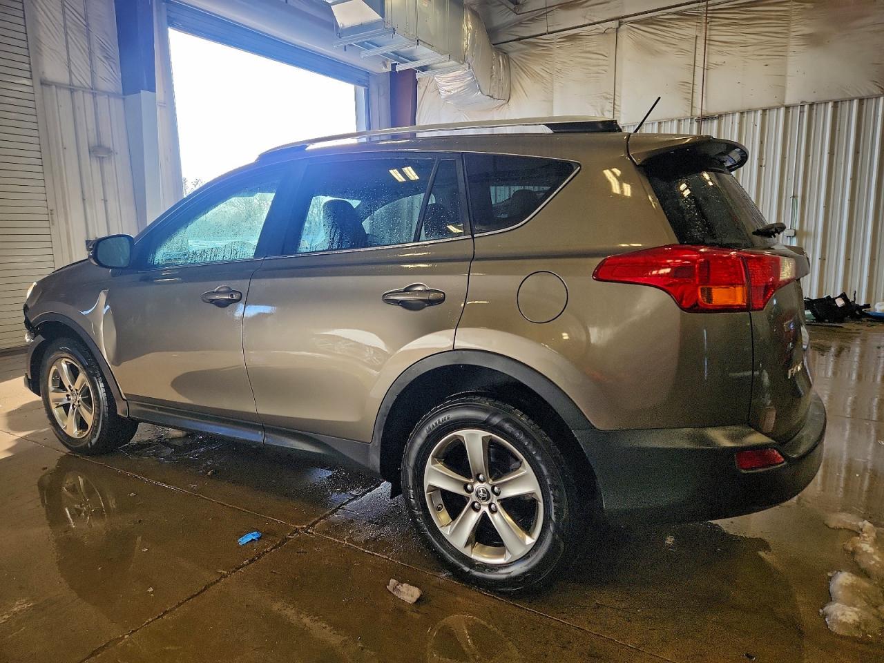 2015 TOYOTA RAV4 XLE photo 2