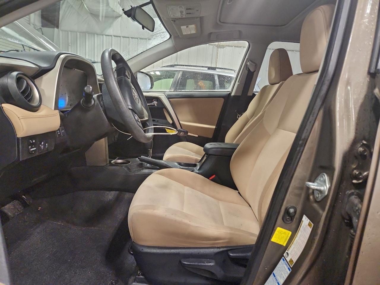 2015 TOYOTA RAV4 XLE photo 7